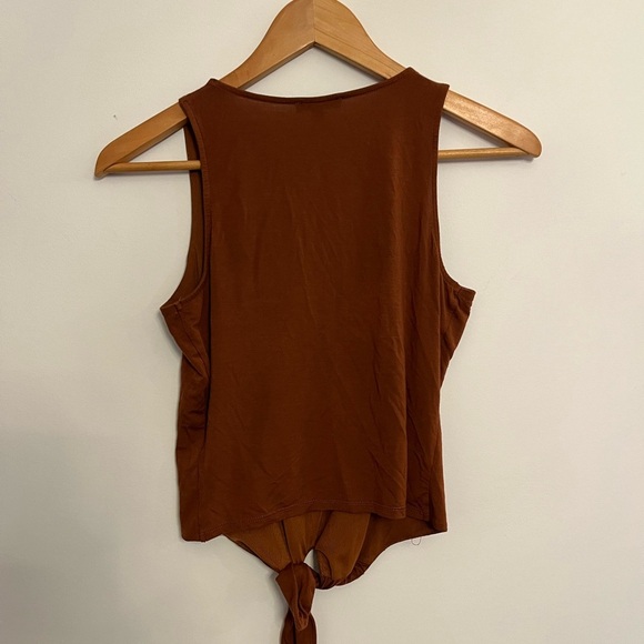 5/20$ Dynamite Brown Sleeveless Tie-Front Top size xs - Picture 6 of 6